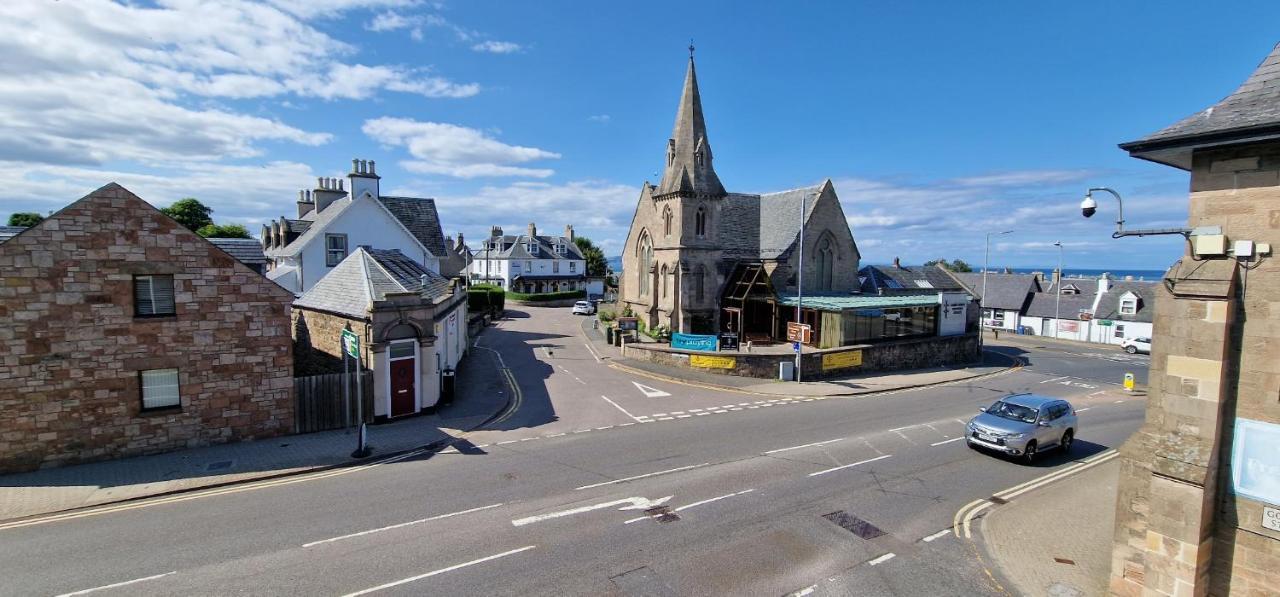 Colin Young Place Nairn Esterno foto