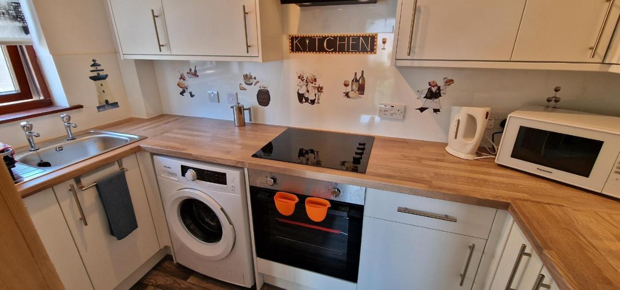 Colin Young Place Nairn Esterno foto