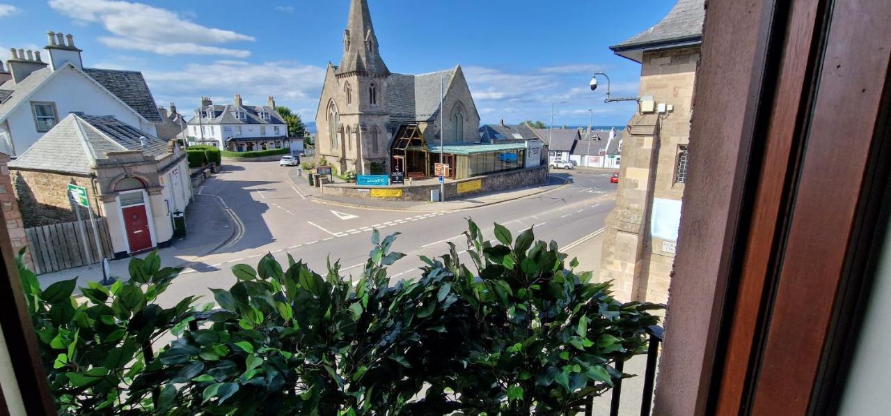 Colin Young Place Nairn Esterno foto