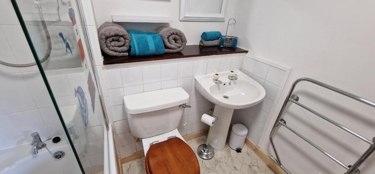 Colin Young Place Nairn Esterno foto