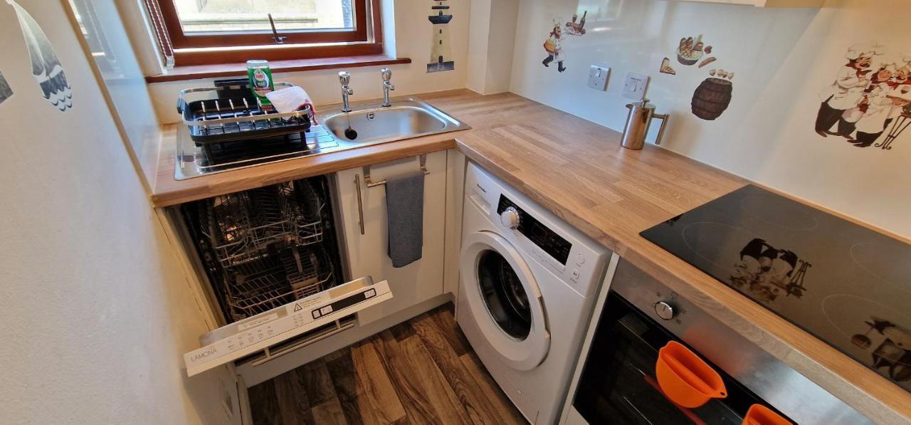 Colin Young Place Nairn Esterno foto